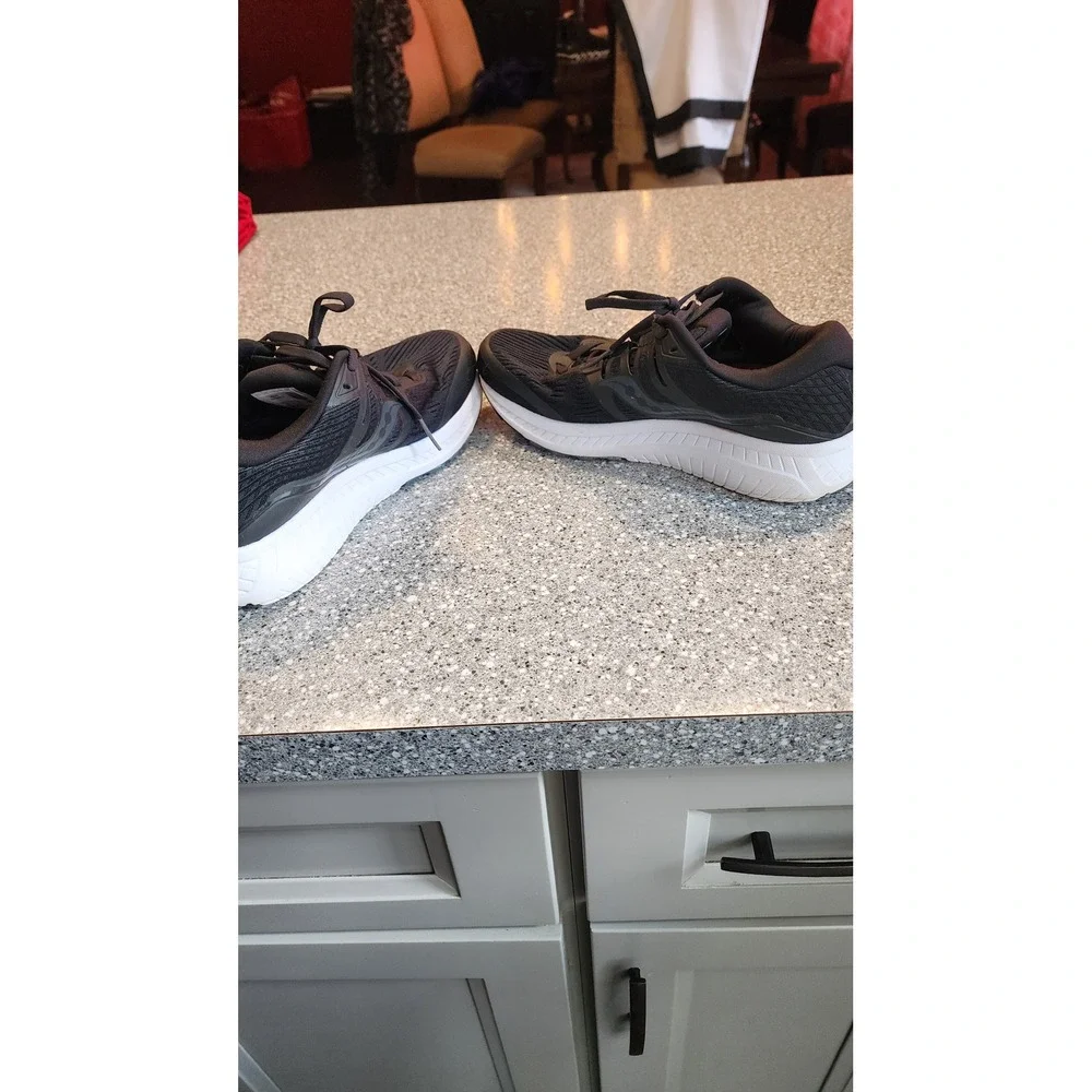 Saucony Triumph ISO 5 Running Shoes Mens 9W Black Excellent